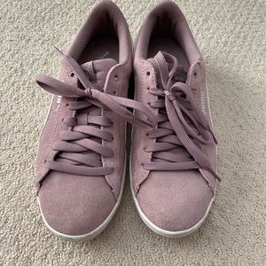Puma Woman’s Suede Sneakers